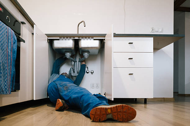 Professional Leak Detection technician working in Smithville, MO